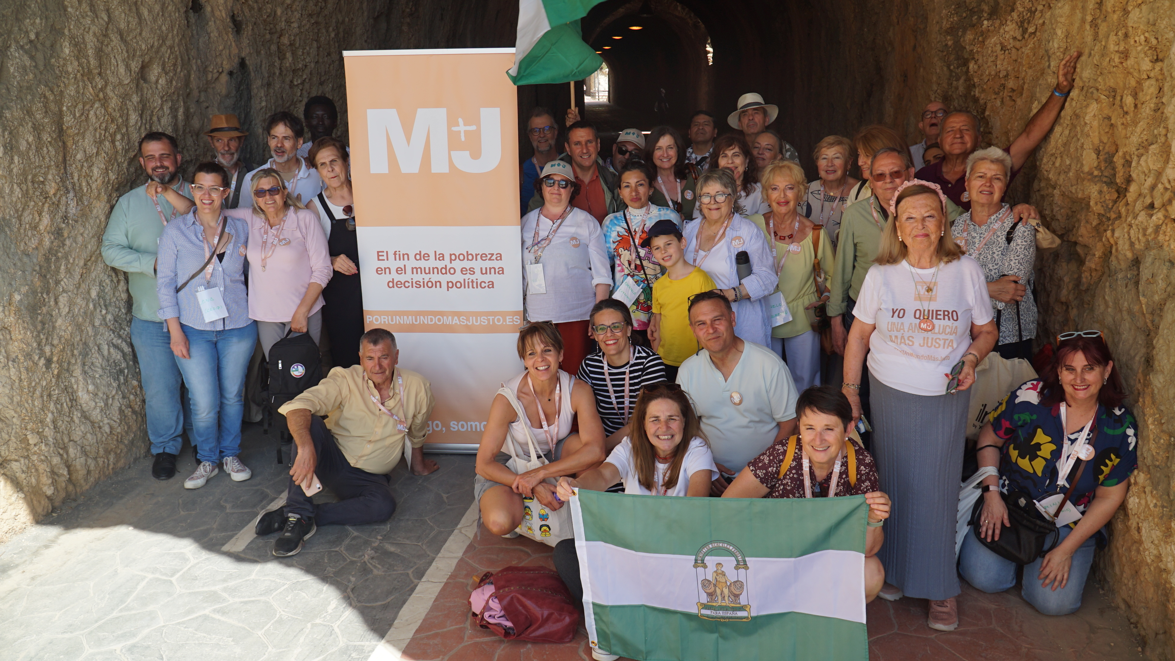 Equipo M+J Andalucía con bandera
